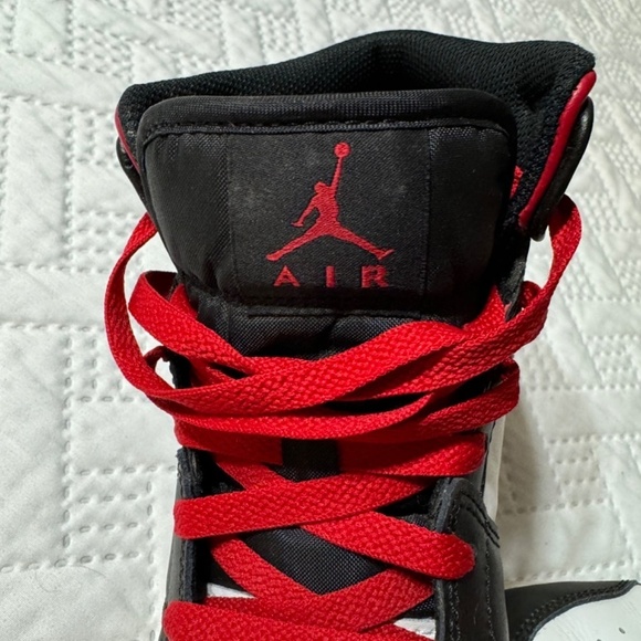 Nike Jordan 1 Mid Red White Black Youth 5.5 Woman 7 Sneakers Running Shoes - Picture 6 of 14